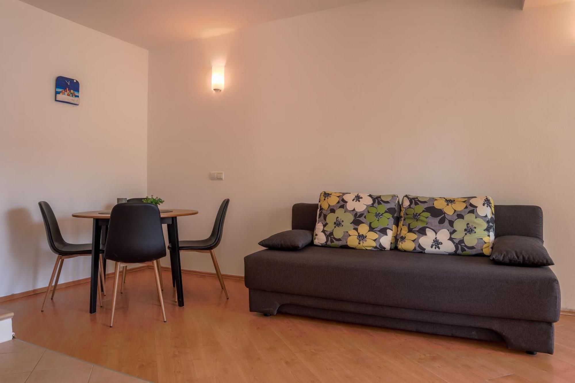 Katica Apartment *